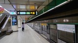 台湾・台北 MRT駅ホームの風景