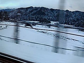 新幹線車窓からの雪景色
