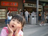 nne ミカドコーヒー前にて