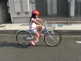 自転車に乗るnne