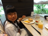 JALシティで朝食をとるnne