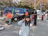 第一回川崎市認定保育園フェスティバルのスケルトンゴミ収集車