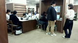 中原図書館5F中高生専用勉強机と図書検索機