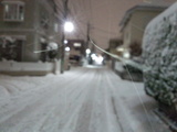 21時の神奈川の雪景色。雪で怖い階段
