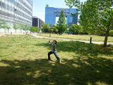 日本科学未来館前の広場で遊ぶknk