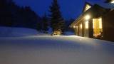 リゾナーレトマム フロント近くの夜の雪景色