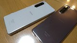 Xperia 1 II PurpleとWhite裏側