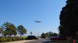 城南島海浜公園にて着陸する旅客機